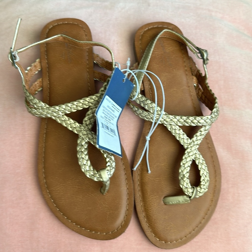 - NEW Universal Thread Anabel Braided Thong Ankle Strap Sandals Woven Gold…